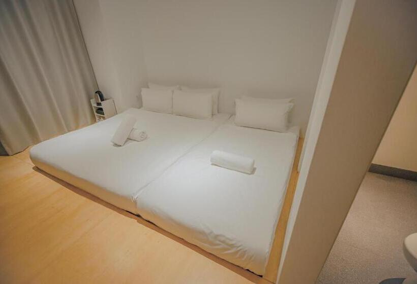 חדר סטנדרט לשלושה, Double H Boutique