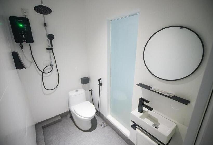 חדר סופריור לארבעה, Double H Boutique