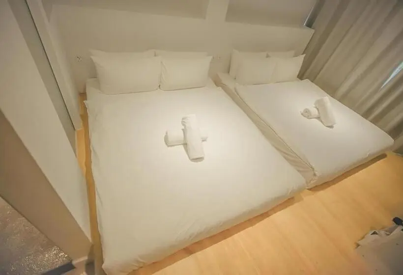 スーペリアの４人部屋, Double H Boutique