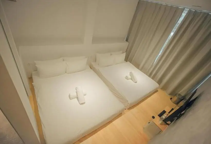 スーペリアの４人部屋, Double H Boutique