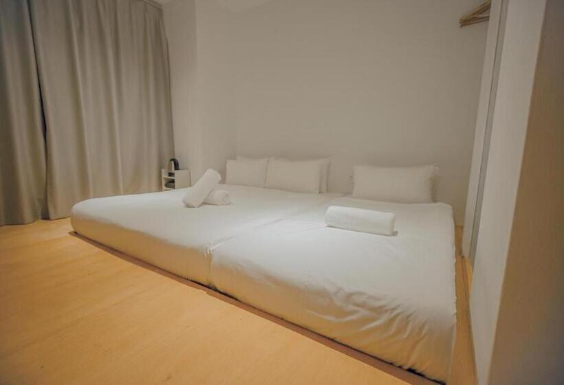 חדר סטנדרט לשלושה, Double H Boutique