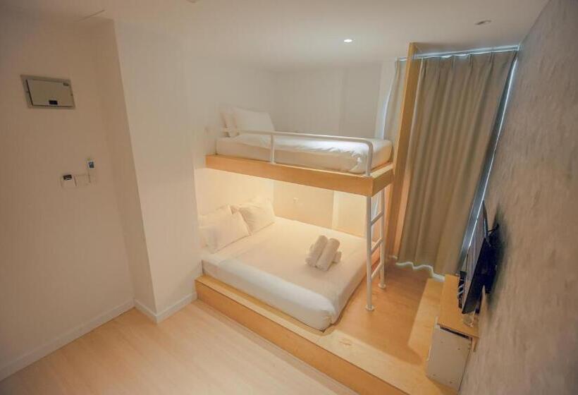 חדר סופריור לשלושה, Double H Boutique