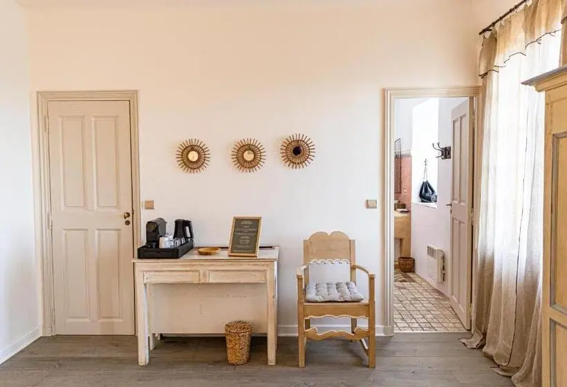 Standard Kolmen Hengen Huone, Maison Bournissac