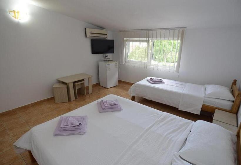 اتاق استاندارد سه نفره, Vila Rara