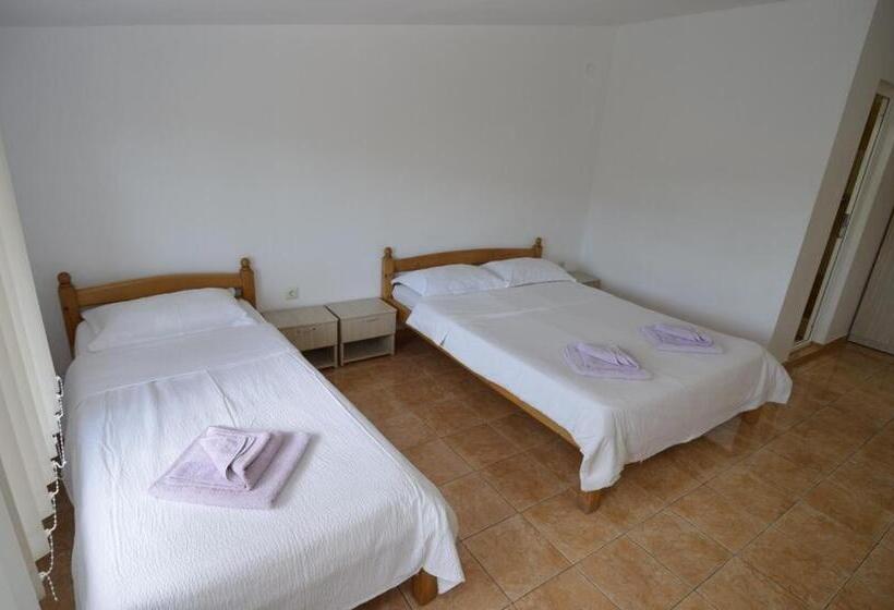 اتاق استاندارد سه نفره, Vila Rara