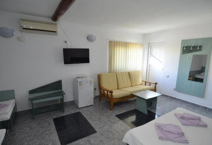 اتاق استاندارد چهار تخته, Vila Rara