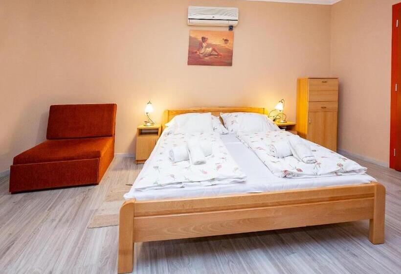 اتاق استاندارد سه نفره, Major Panzió és étterem