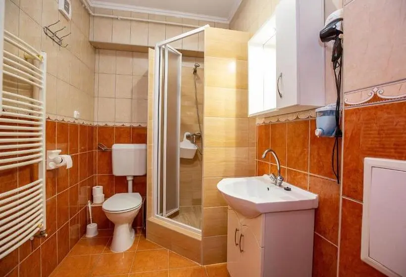 اتاق استاندارد چهار تخته, Major Panzió és étterem