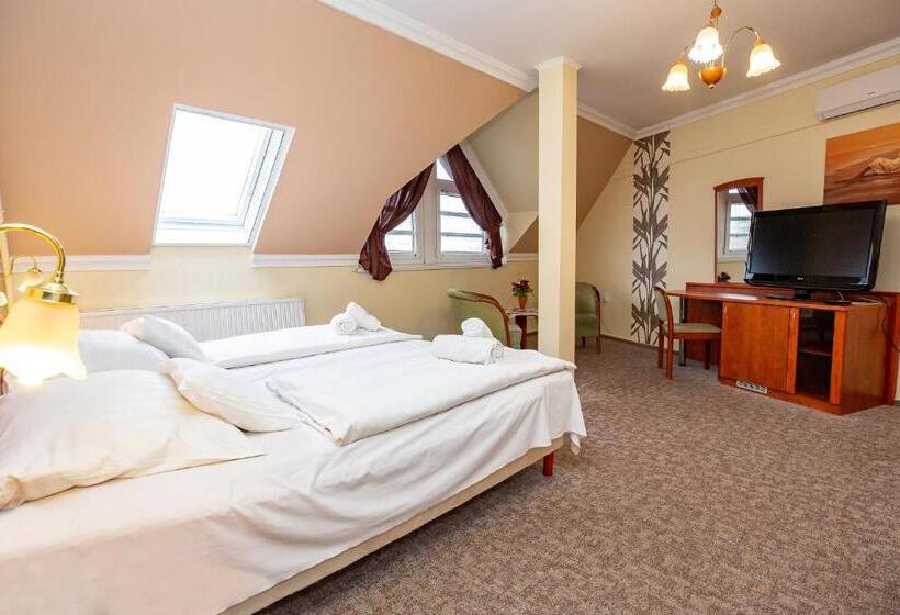 اتاق استاندارد چهار تخته, Major Panzió és étterem