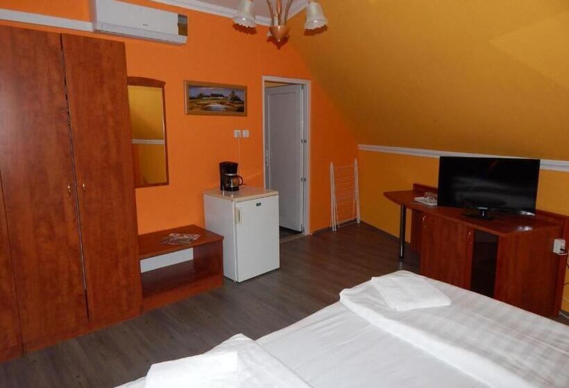 اتاق استاندارد چهار تخته, Major Panzió és étterem