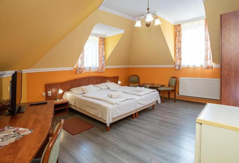 اتاق استاندارد چهار تخته, Major Panzió és étterem