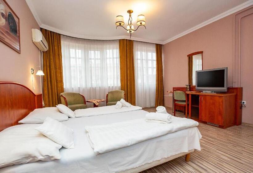 اتاق استاندارد چهار تخته, Major Panzió és étterem