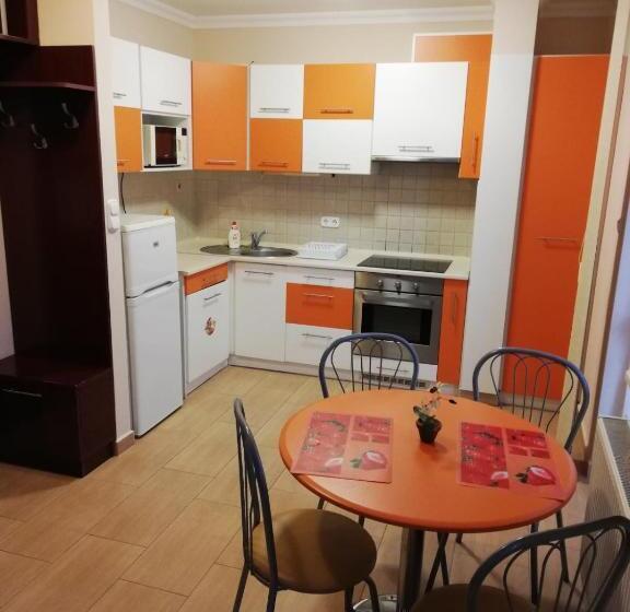 آپارتمان لوکس 1 خوابه, Major Panzió és étterem