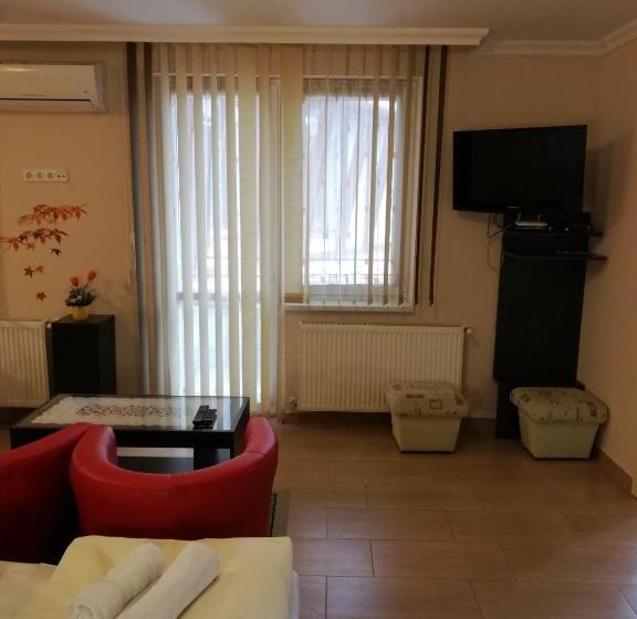 آپارتمان لوکس 1 خوابه, Major Panzió és étterem