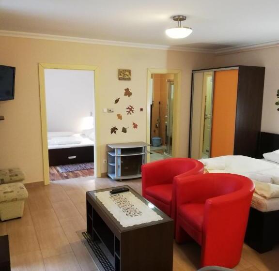 آپارتمان لوکس 1 خوابه, Major Panzió és étterem