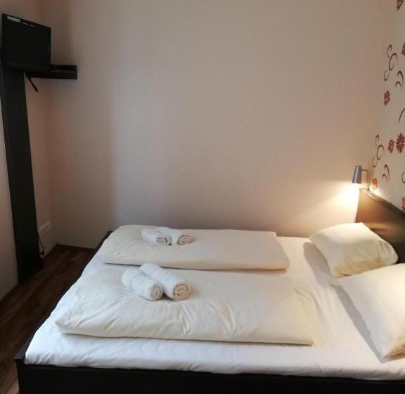 آپارتمان لوکس 1 خوابه, Major Panzió és étterem