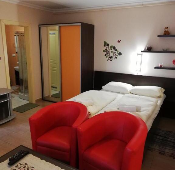 آپارتمان لوکس 1 خوابه, Major Panzió és étterem