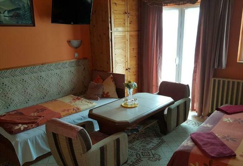 Standard Neljän Hengen Huone, Rózsa Panzió