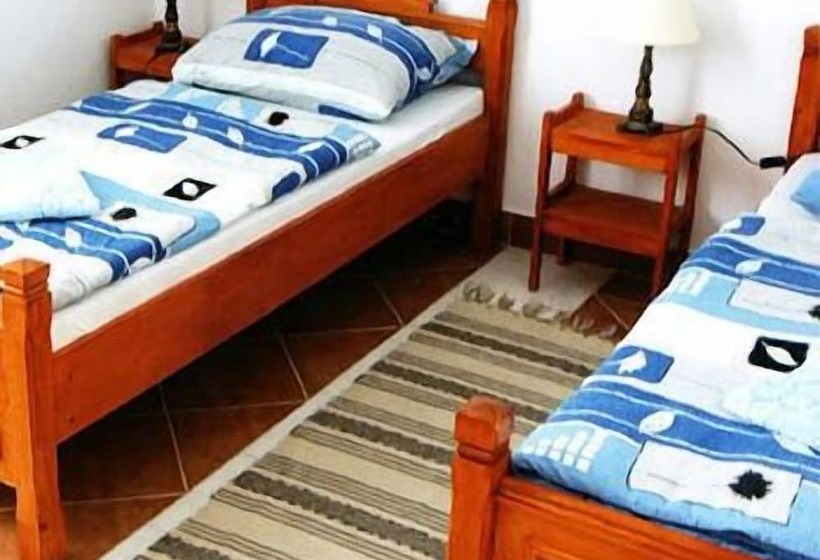 اتاق استاندارد, Sarokhaz Panzio