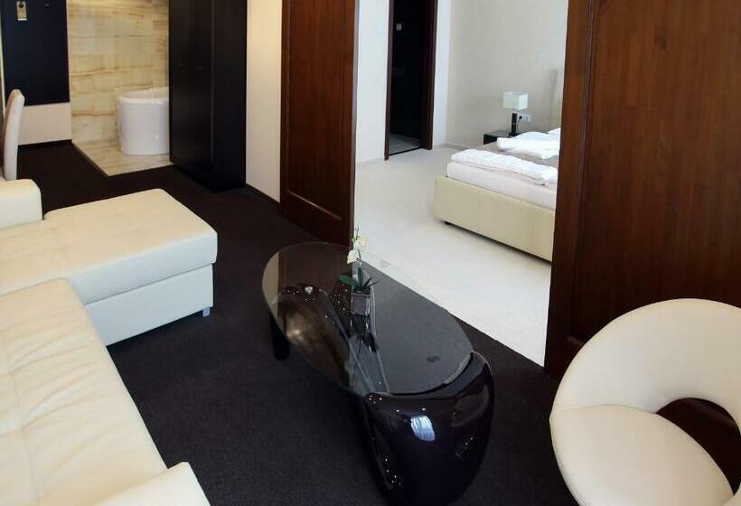 Люкс с Балконом, Brill Orosháza