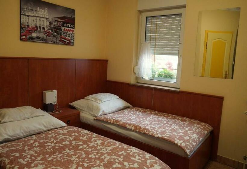 Номер Стандарт, Club Haus 502 Kalocsa