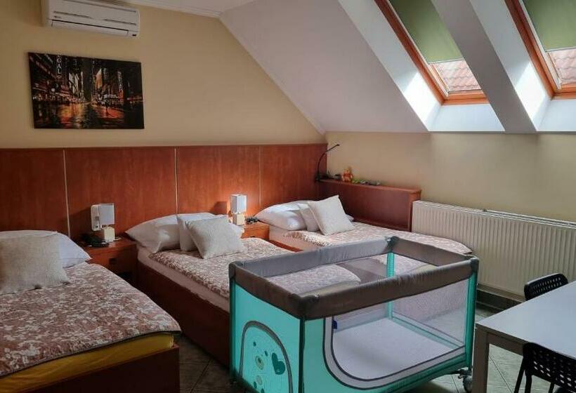 ファミリールーム, Club Haus 502 Kalocsa