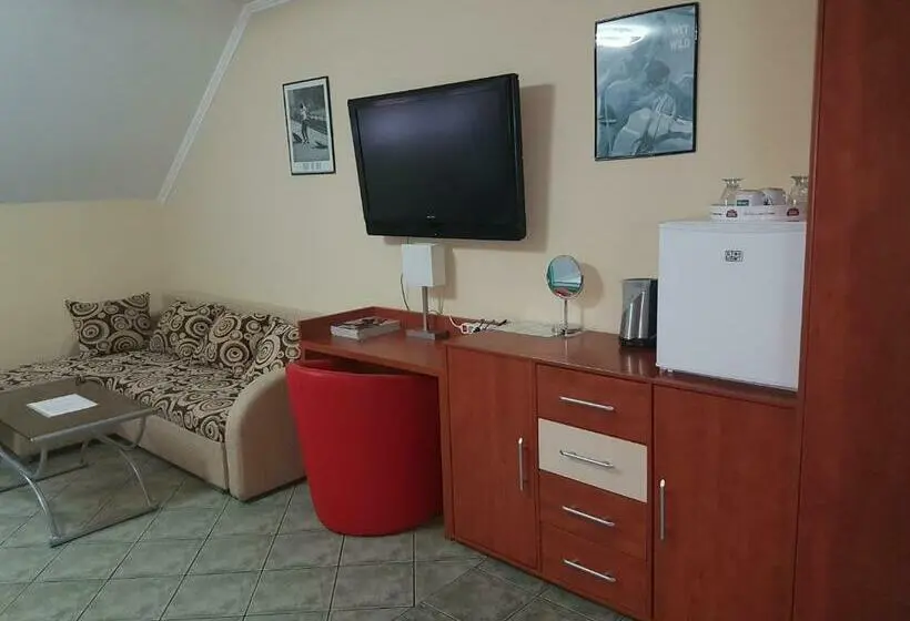 Perhehuone, Club Haus 502 Kalocsa