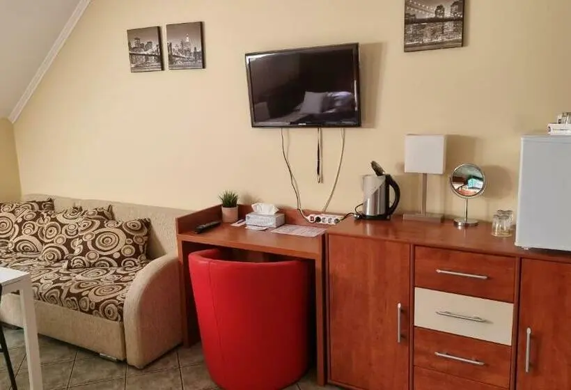 Perhehuone, Club Haus 502 Kalocsa