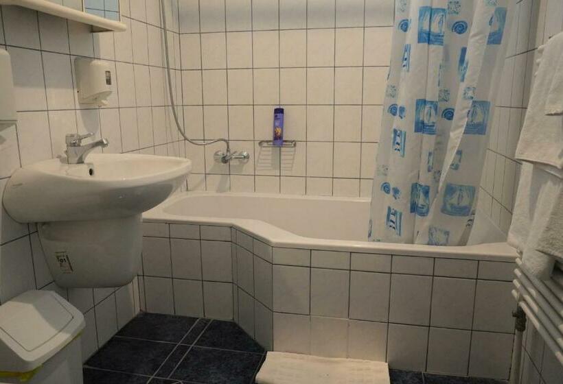 ファミリールーム, Club Haus 502 Kalocsa