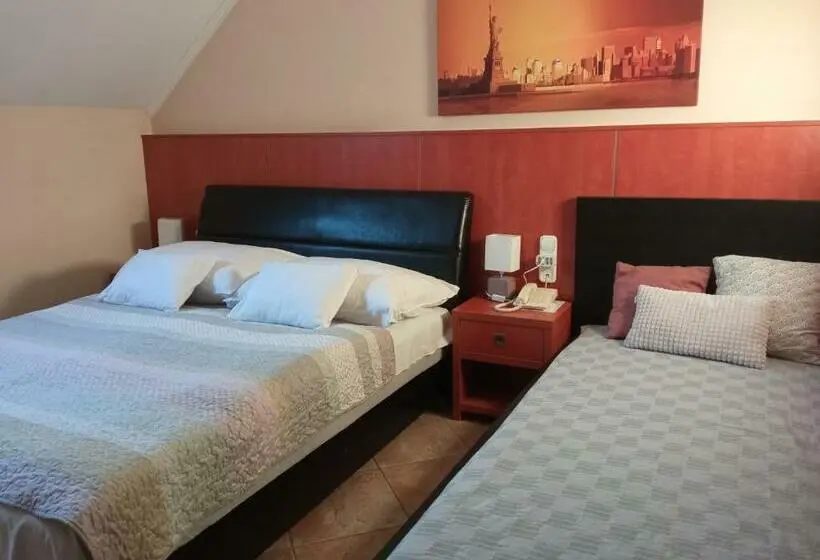 Standard Kolmen Hengen Huone, Club Haus 502 Kalocsa