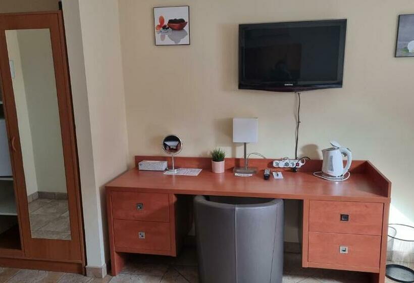 スタンダードトリプルルーム, Club Haus 502 Kalocsa