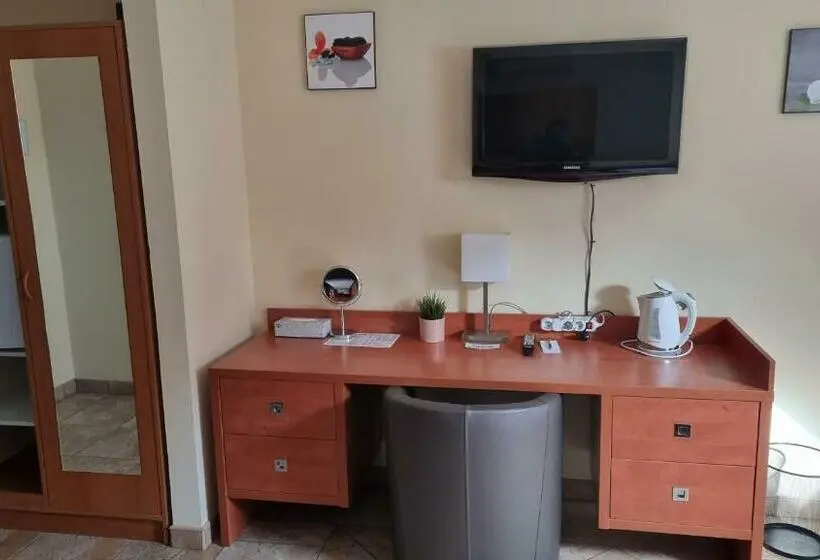 Standard Kolmen Hengen Huone, Club Haus 502 Kalocsa
