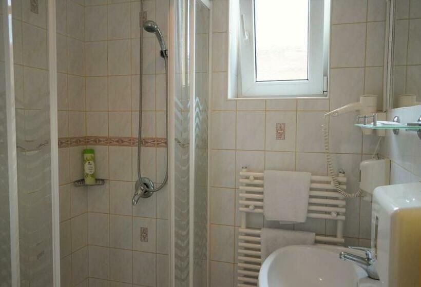 スタンダードトリプルルーム, Club Haus 502 Kalocsa