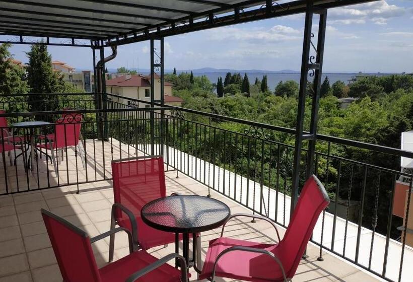 Студия Стандарт Вид на Море, Family нouse  нotel Asai