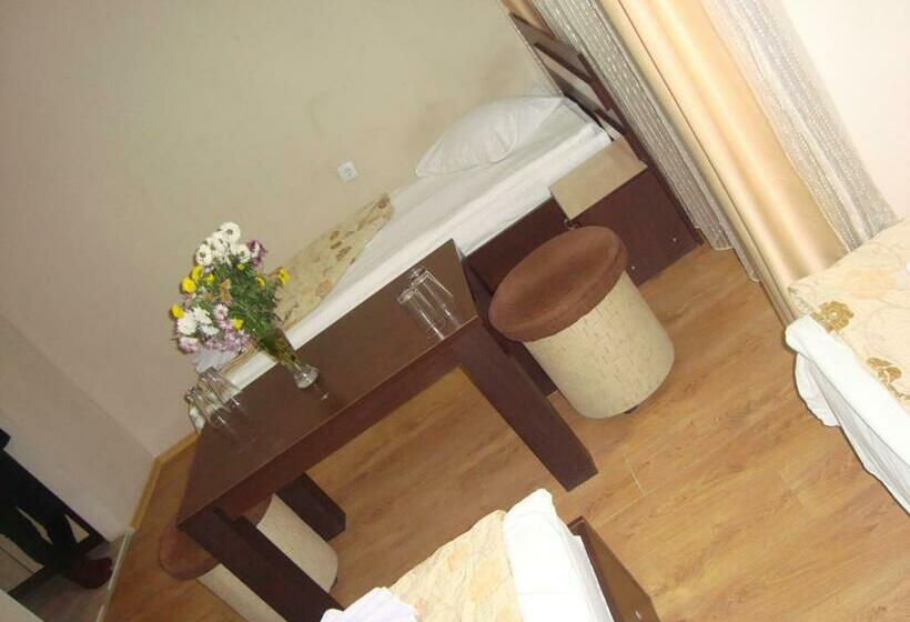 غرفة قياسية فردية مزودة بشُرفة, Han Krum