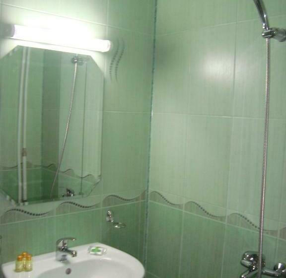 غرفة قياسية مزوَّدة بشُرفة, Han Krum