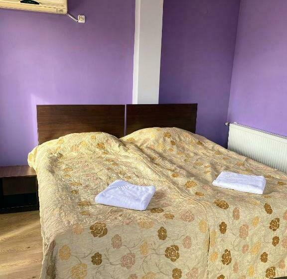 غرفة قياسية مزوَّدة بشُرفة, Han Krum