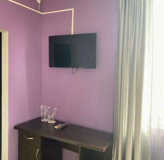 غرفة قياسية مزوَّدة بشُرفة, Han Krum