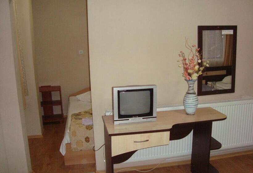 발코니가 있는 4인용 스탠다드 룸, Han Krum