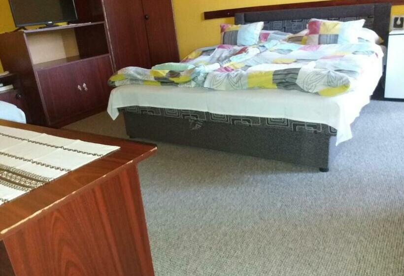 标准三人间, Lillafüred Kapuja