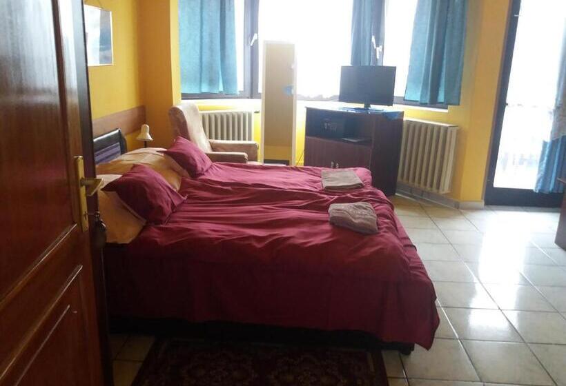 标准三人间, Lillafüred Kapuja