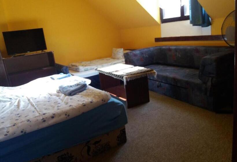 标准三人间, Lillafüred Kapuja