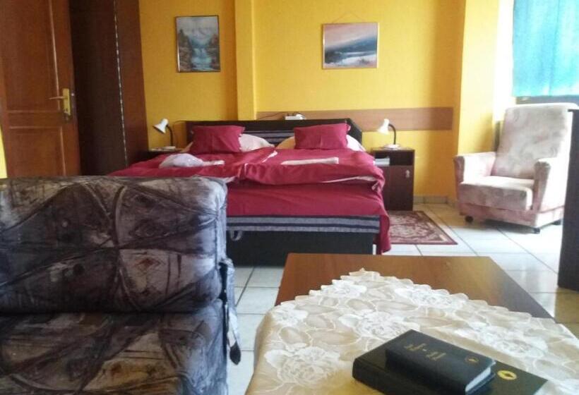غرفة قياسية ثلاثية, Lillafüred Kapuja