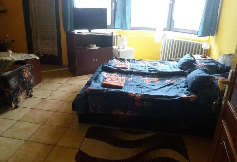 标准三人间, Lillafüred Kapuja