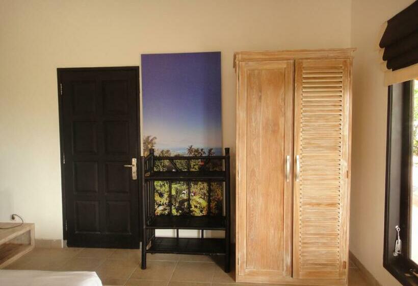 شقة غرفة واحدة, The Hamsa