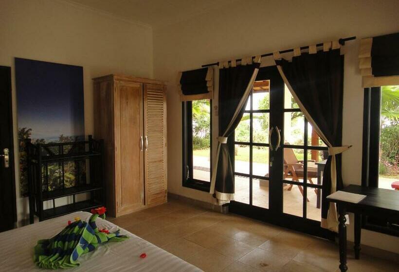 شقة غرفة واحدة, The Hamsa