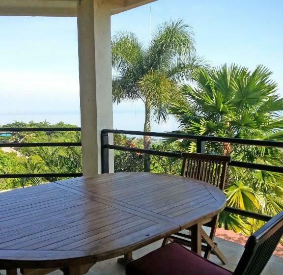 شقة دور أخير غرفتين نوم, The Hamsa