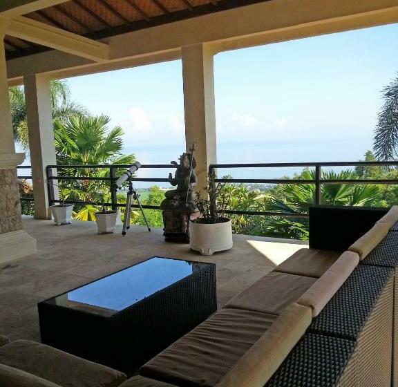 شقة دور أخير غرفتين نوم, The Hamsa