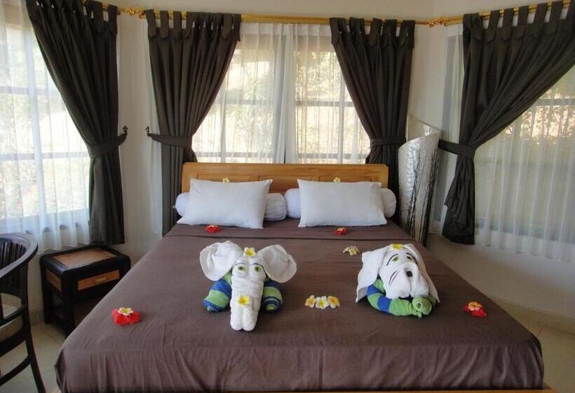 بنجلو قياسى مطل على البحر, The Hamsa