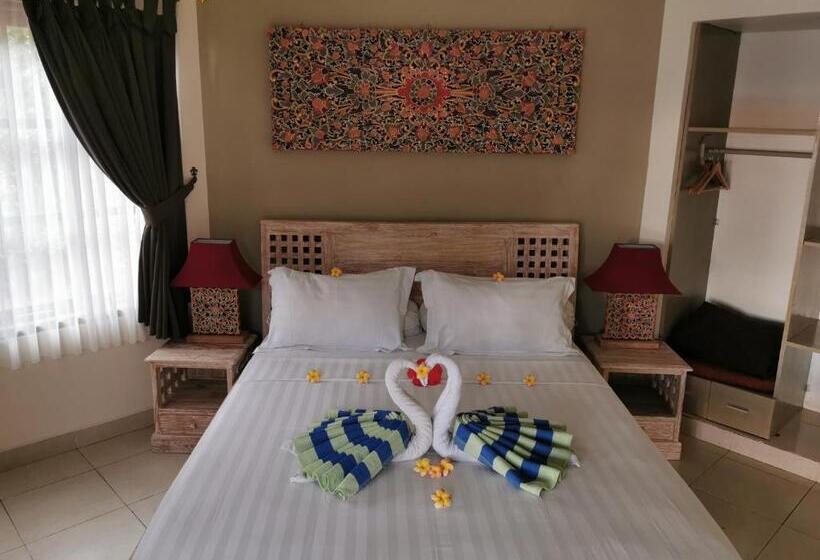 بنجلو قياسى مطل على البحر, The Hamsa